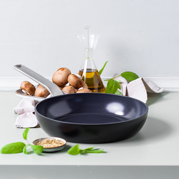 Poêle aluminium antiadhésive noire 28 cm Evolution Green pan