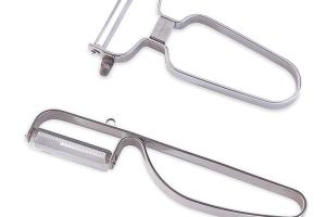 Lot 2 éplucheurs inox lame droite et dentelée Mathon