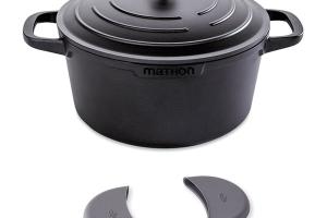 Lot cocotte légère ronde en fonte d'aluminium 24 cm et deux maniques en silicone