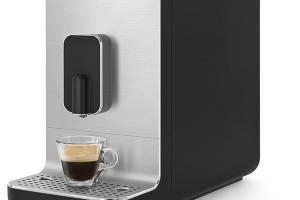 Machine à café avec broyeur 19 bars BCC01BLMEU noir mat Smeg