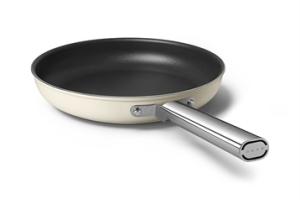 Poêle aluminium antiadhésive 28 cm crème mat Smeg