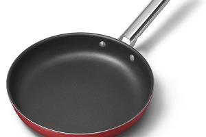 Poêle aluminium antiadhésive 28 cm rouge mat Smeg