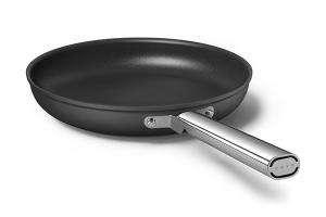 Poêle aluminium antiadhésive 30 cm noir mat Smeg