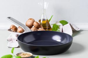 Poêle aluminium antiadhésive noire 28 cm Evolution Green pan