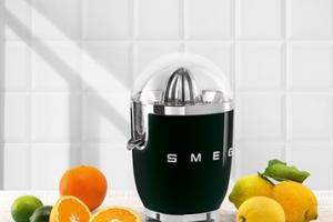 Presse-agrumes électrique noir 70 W CJF01BLEU Smeg