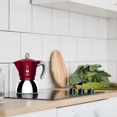Cafetière italienne moka plaque induction rouge 6 tasses Bialetti