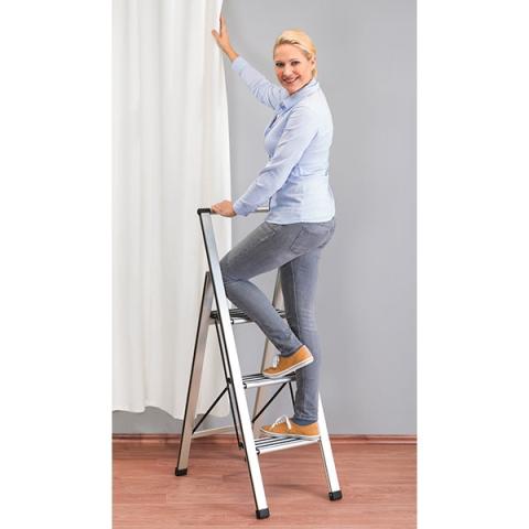 Escabeau pliable 3 marches anti-dérapantes Wenko by Maximex Escabeau pliable 3 marches anti-dérapantes Wenko by Maximex