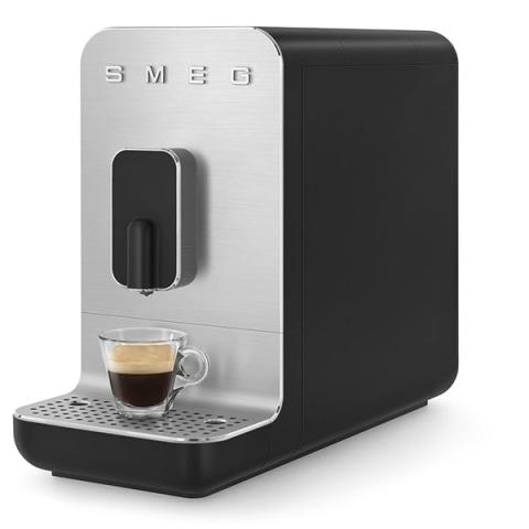 Machine à café avec broyeur 19 bars BCC01BLMEU noir mat Smeg Machine à café avec broyeur 19 bars BCC01BLMEU noir mat Smeg