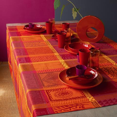 Nappe pur coton rouge 180x180 Garnier Thiebaut Nappe pur coton rouge 180x180 Garnier Thiebaut