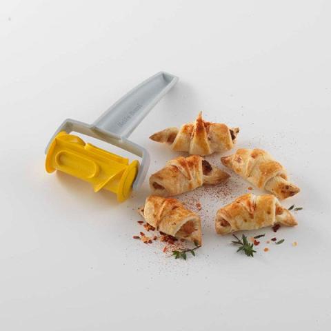 Roulette découpe pâte pour croissant Betty Bossi Roulette découpe pâte pour croissant Betty Bossi
