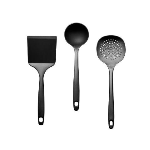 Set 3 ustensiles en nylon : spatule, écumoire, louche Set 3 ustensiles en nylon : spatule, écumoire, louche