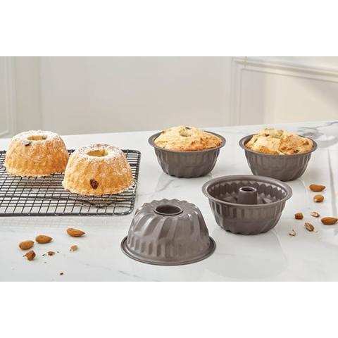 Set de 4 moules à mini kouglof acier revêtement antiadhérent 10 cm Mathon Set de 4 moules à mini kouglof acier revêtement antiadhérent 10 cm Mathon