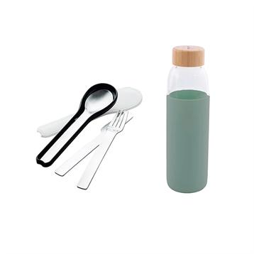 Set bouteille en verre vert sauge et étui de 3 couverts en inox Point Virgule Set bouteille en verre vert sauge et étui de 3 couverts en inox Point Virgule